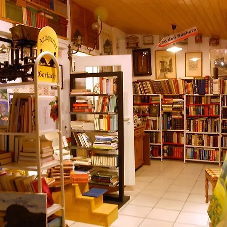 Romantikzimmer Im Antiquariat Ubytování v soukromí Sonnschied